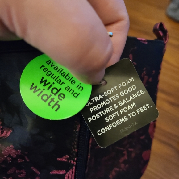 New Liz Claiborne Floral Bootie - Picture 4 of 6